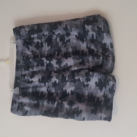 Roots Shorts - Picture 2 of 11